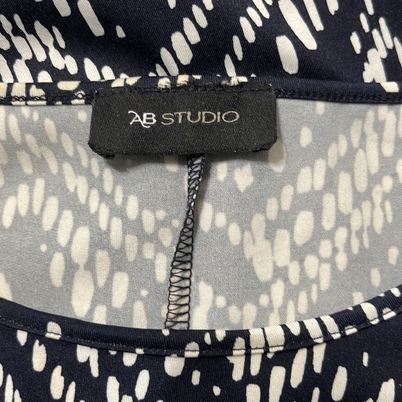 Navy blue blouse chevron dots, size small - Picture 7 of 8